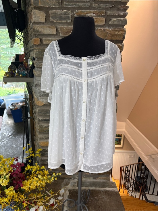 torrid Tops - NWT torrid White Swiss Dot Button-Front Blouse